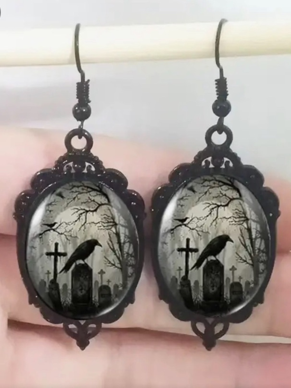 Black & Gray Raven Statement Drop Earrings, NWT 🐦⬛